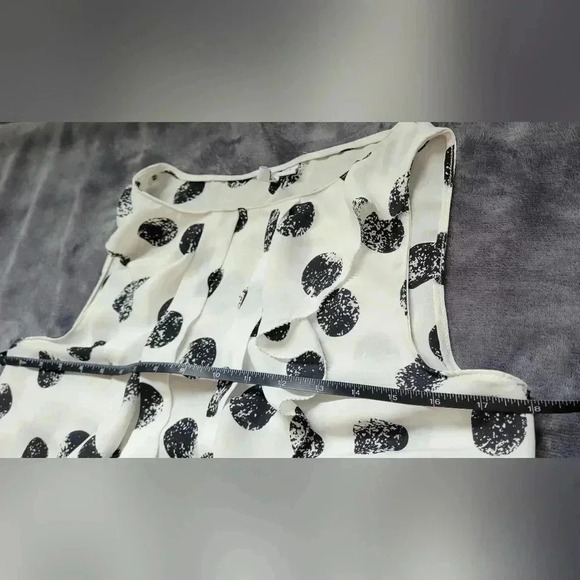 ELLE Black and white polka dot sleeveless Rugfle Chiffon blouse, Size Small - Picture 7 of 8